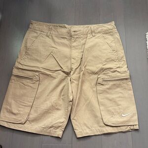 Nike Cargo Shorts Men’s Size M Beige Utility Pocket Outdoor
